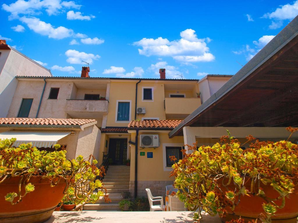 Family Friendly Apartment 946 Pula Exterior foto